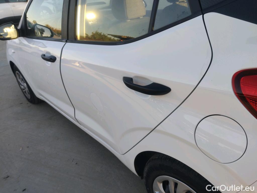  Hyundai  i10 HYUNDAI  / 2020 / 5P / berlina con portón 1.0 Essence #15