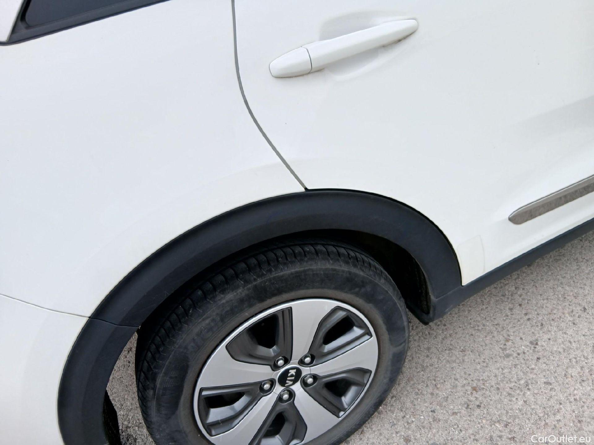  KIA  Niro KIA  Hïbrido Enchufable / 2016 / 5P / crossover 1.6 GDi Híbrido Enchufable 104kW Drive #24