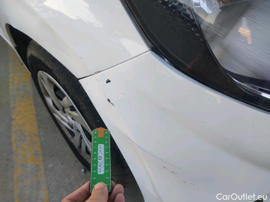  Hyundai  i10 HYUNDAI  / 2020 / 5P / berlina con portón 1.0 Essence #6