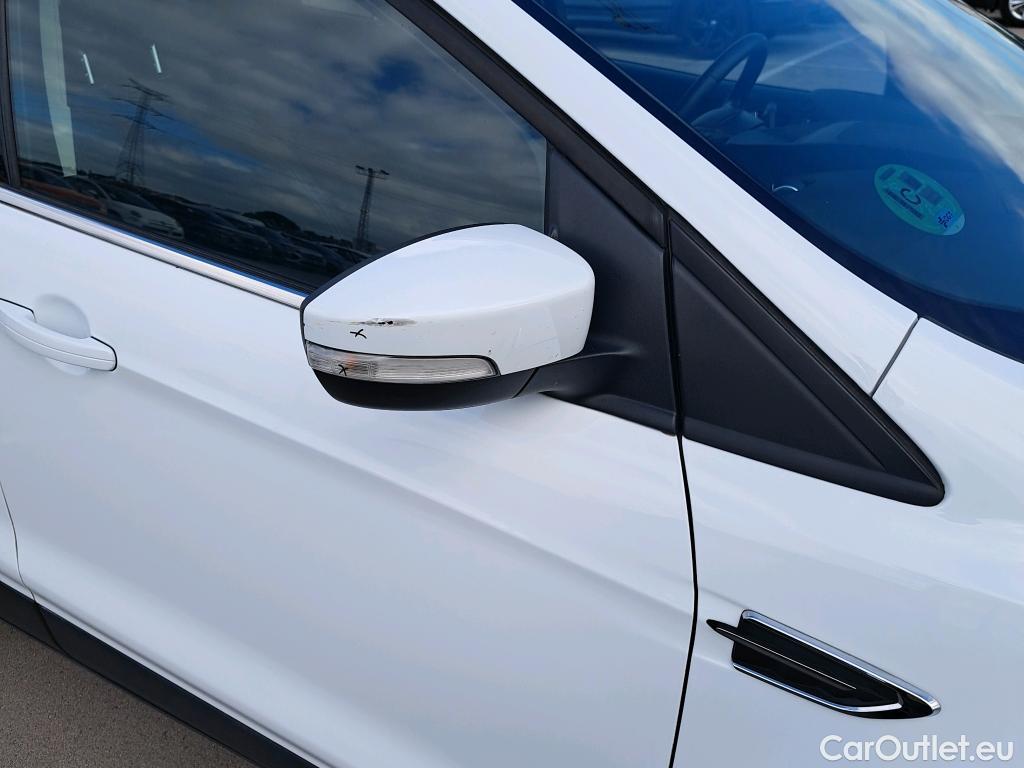  Ford  Kuga FORD  / 2016 / 5P / todoterreno 1.5 EcoBoost 88kW 4x2 Trend+ (CX) #19