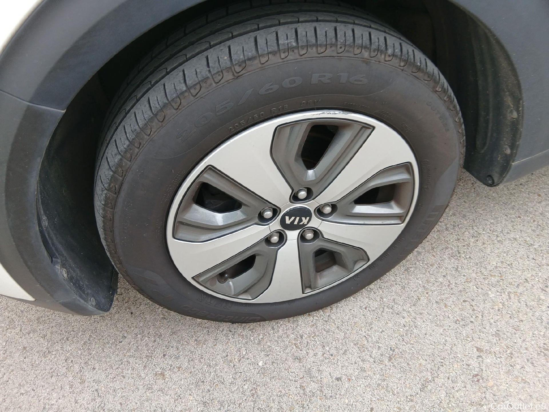  KIA  Niro KIA  Hïbrido Enchufable / 2016 / 5P / crossover 1.6 GDi Híbrido Enchufable 104kW Drive #7