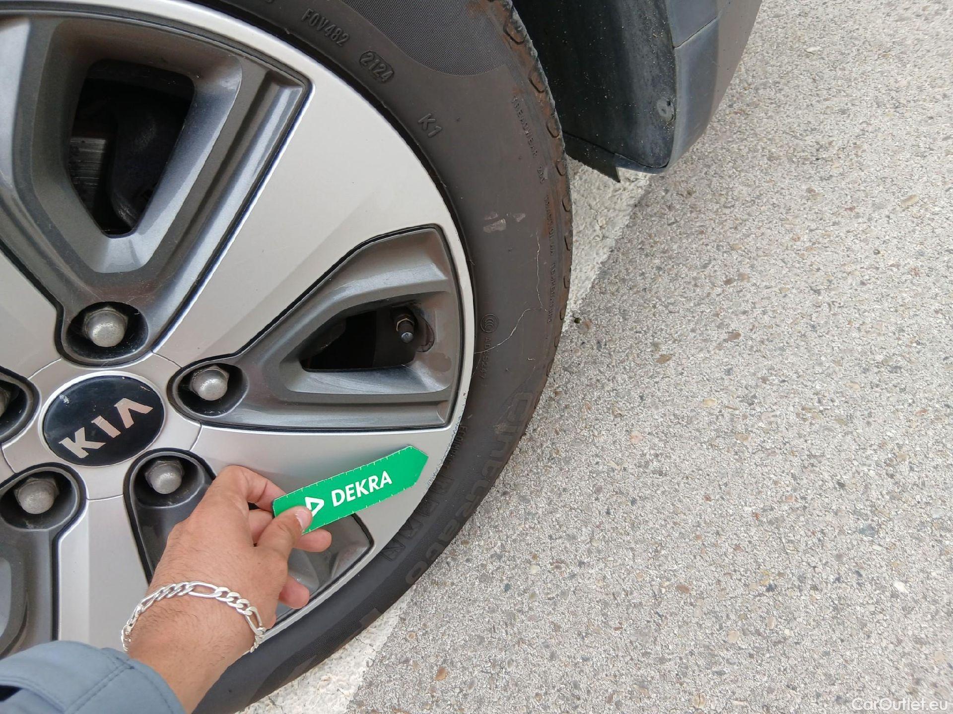  KIA  Niro KIA  Hïbrido Enchufable / 2016 / 5P / crossover 1.6 GDi Híbrido Enchufable 104kW Drive #31