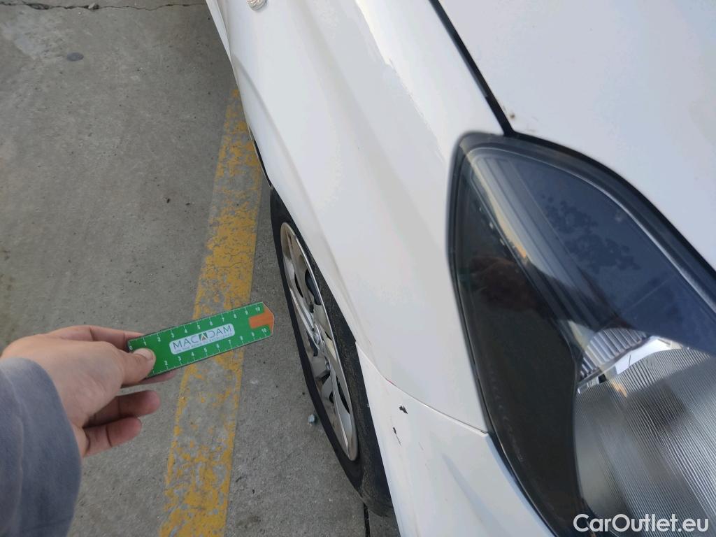  Hyundai  i10 HYUNDAI  / 2020 / 5P / berlina con portón 1.0 Essence #4