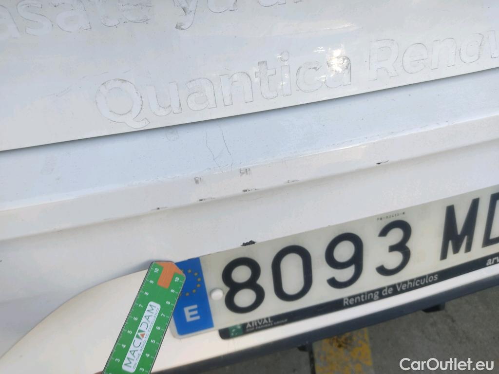  Hyundai  i10 HYUNDAI  / 2020 / 5P / berlina con portón 1.0 Essence #10