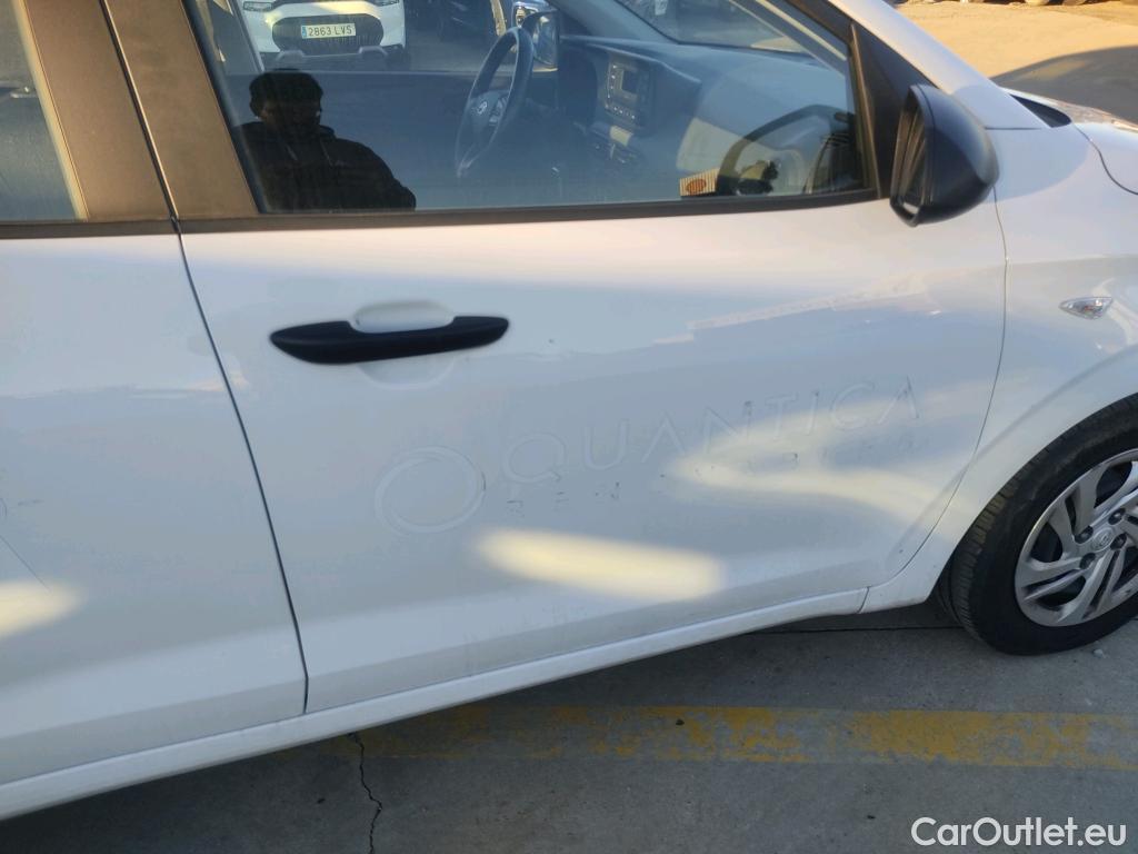  Hyundai  i10 HYUNDAI  / 2020 / 5P / berlina con portón 1.0 Essence #19