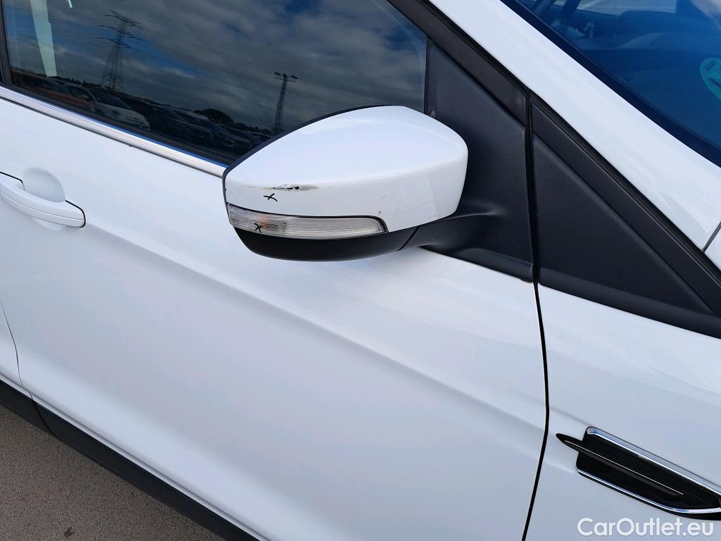  Ford  Kuga FORD  / 2016 / 5P / todoterreno 1.5 EcoBoost 88kW 4x2 Trend+ (CX) #33