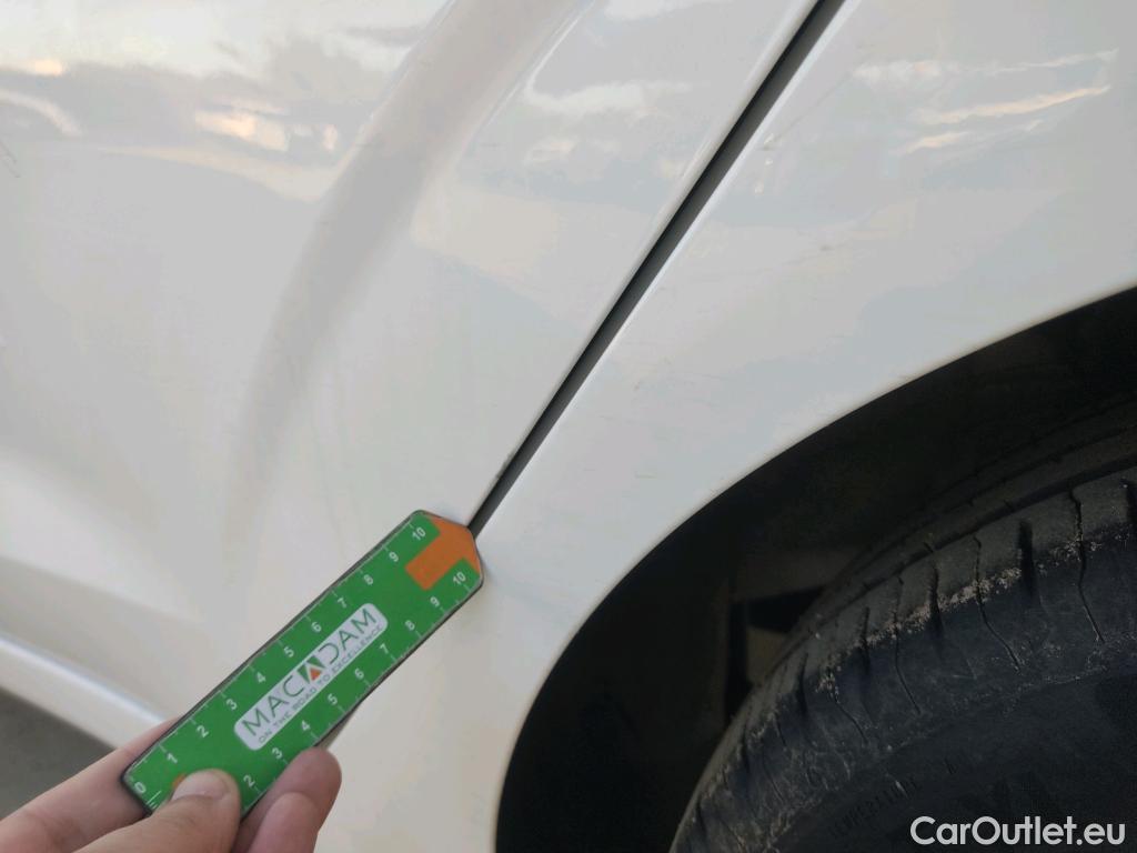  Hyundai  i10 HYUNDAI  / 2020 / 5P / berlina con portón 1.0 Essence #16