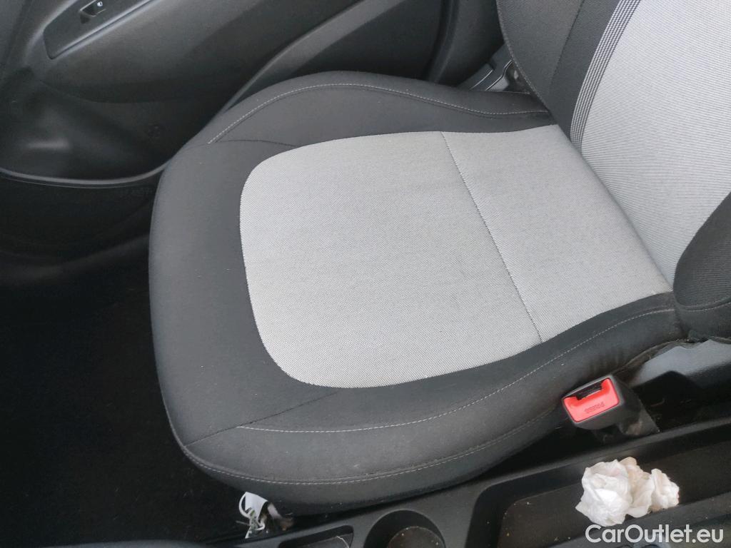  Hyundai  i10 HYUNDAI  / 2020 / 5P / berlina con portón 1.0 Essence #1