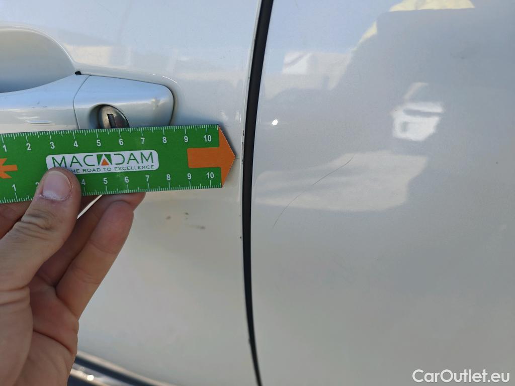  Peugeot  3008 PEUGEOT  / 2016 / 5P / todoterreno Allure BlueHDi 96kW (130CV) S&S EAT8 #4