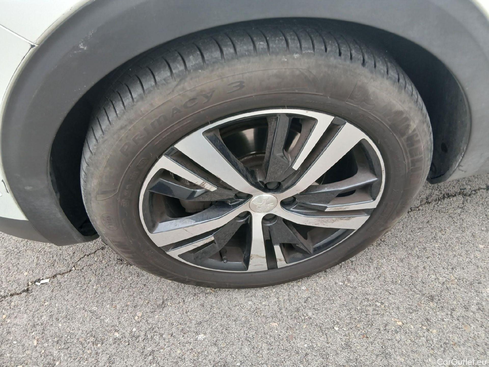  Peugeot  3008 PEUGEOT  / 2016 / 5P / todoterreno GT Line BlueHDi 132kW (180CV) S&S EAT8 #3