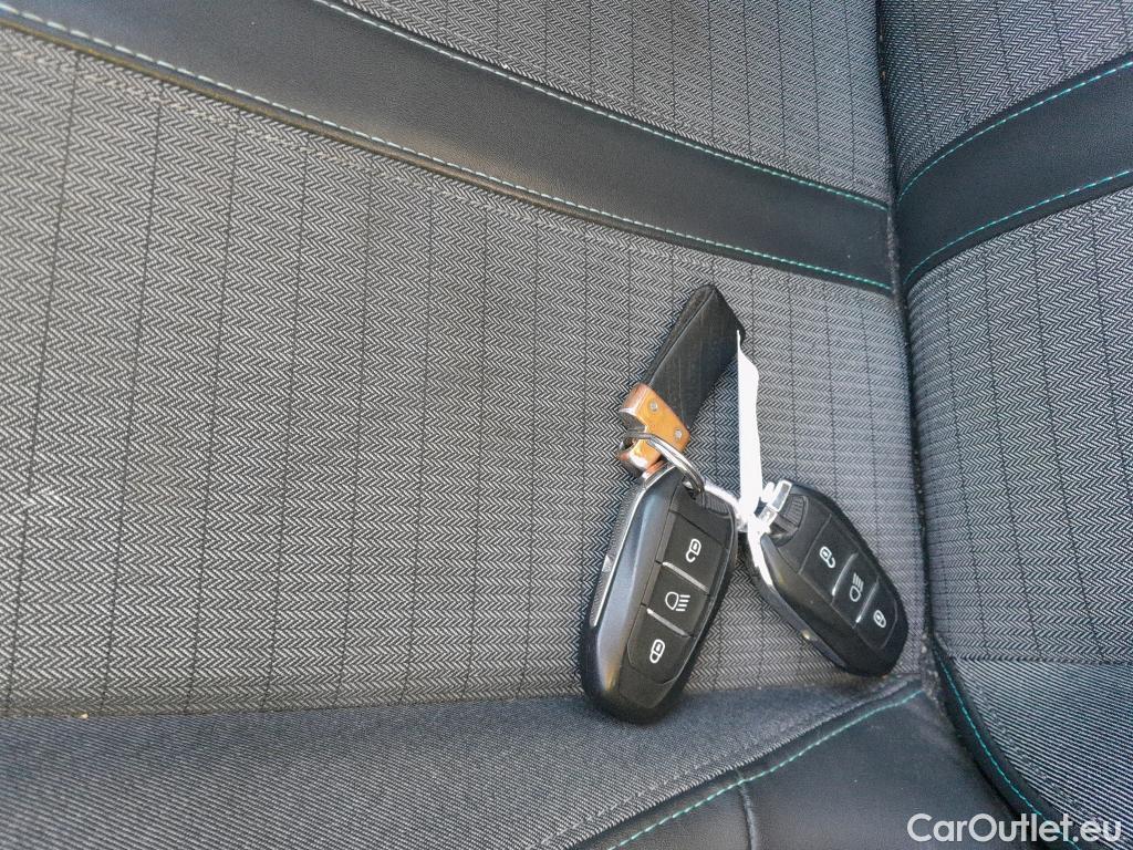  Peugeot  2008 PEUGEOT  / 2019 / 5P / todoterreno Allure Pack BlueHDI 81kW (110CV) #31