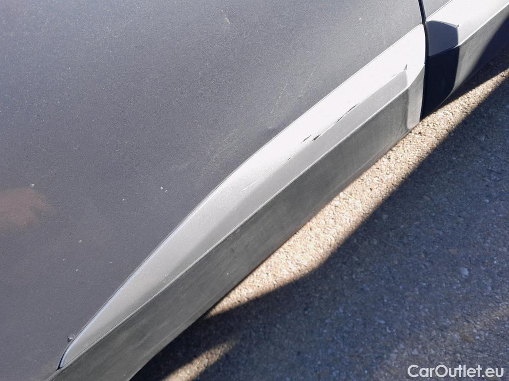  Peugeot  2008 PEUGEOT  / 2019 / 5P / todoterreno Allure Pack BlueHDI 81kW (110CV) #48