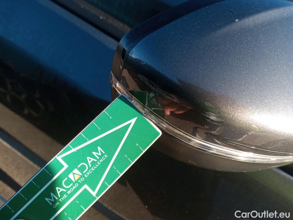  Peugeot  2008 PEUGEOT  / 2019 / 5P / todoterreno Allure Pack Puretech 130 S&S EAT8 (AC2) #27