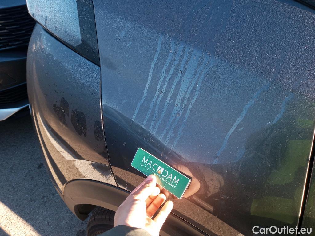  Peugeot  2008 PEUGEOT  / 2019 / 5P / todoterreno Allure Pack Puretech 130 S&S EAT8 (AC2) #18