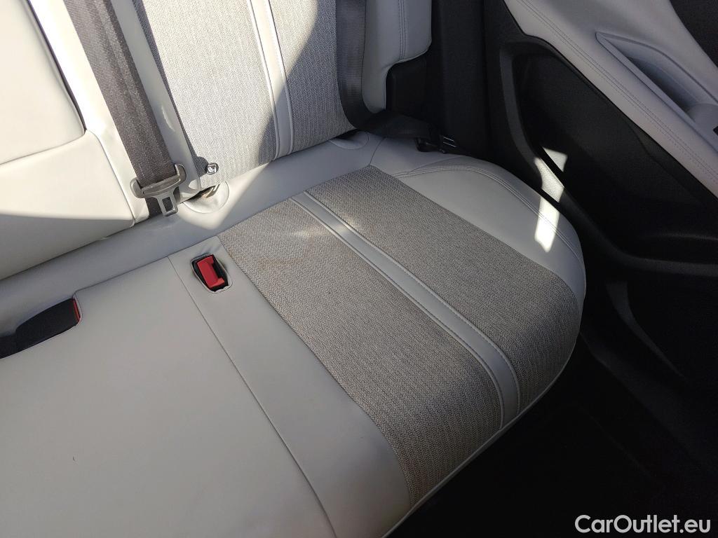  Peugeot  3008 PEUGEOT  / 2016 / 5P / todoterreno Allure BlueHDi 96kW (130CV) S&S EAT8 #34