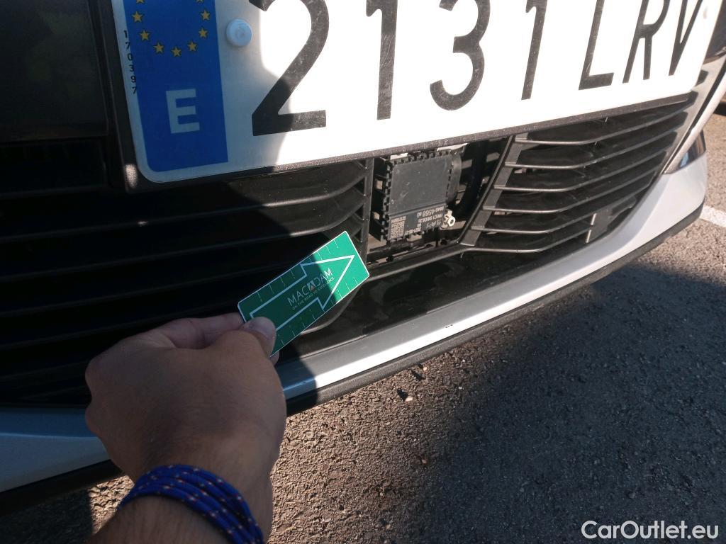  Peugeot  2008 PEUGEOT  / 2019 / 5P / todoterreno Allure Pack Puretech 130 S&S EAT8 (AC2) #2