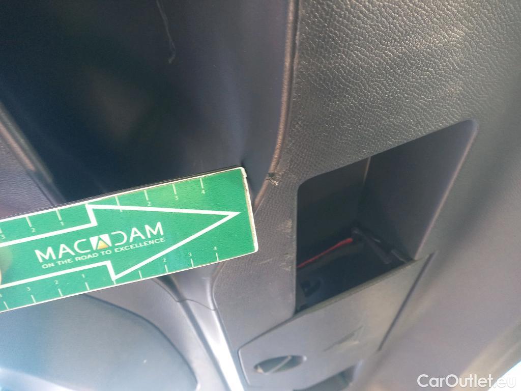  Peugeot  2008 PEUGEOT  / 2019 / 5P / todoterreno Allure Pack Puretech 130 S&S EAT8 (AC2) #7