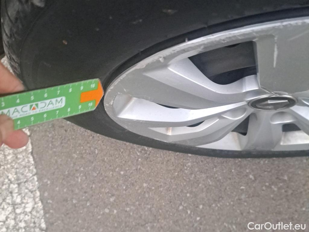  Renault  Clio RENAULT  / 2019 / 5P / berlina con portón Business Blue dCi 63 kW (85CV) (ACB) #28