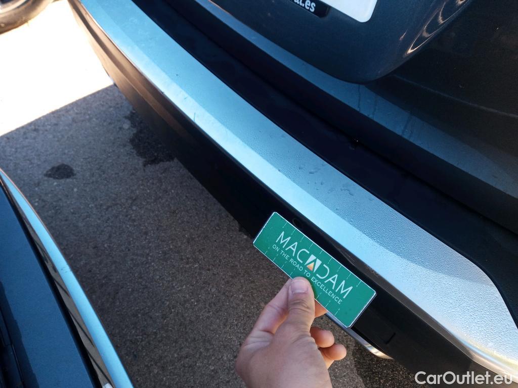  Peugeot  2008 PEUGEOT  / 2019 / 5P / todoterreno Allure Pack Puretech 130 S&S EAT8 (AC2) #38