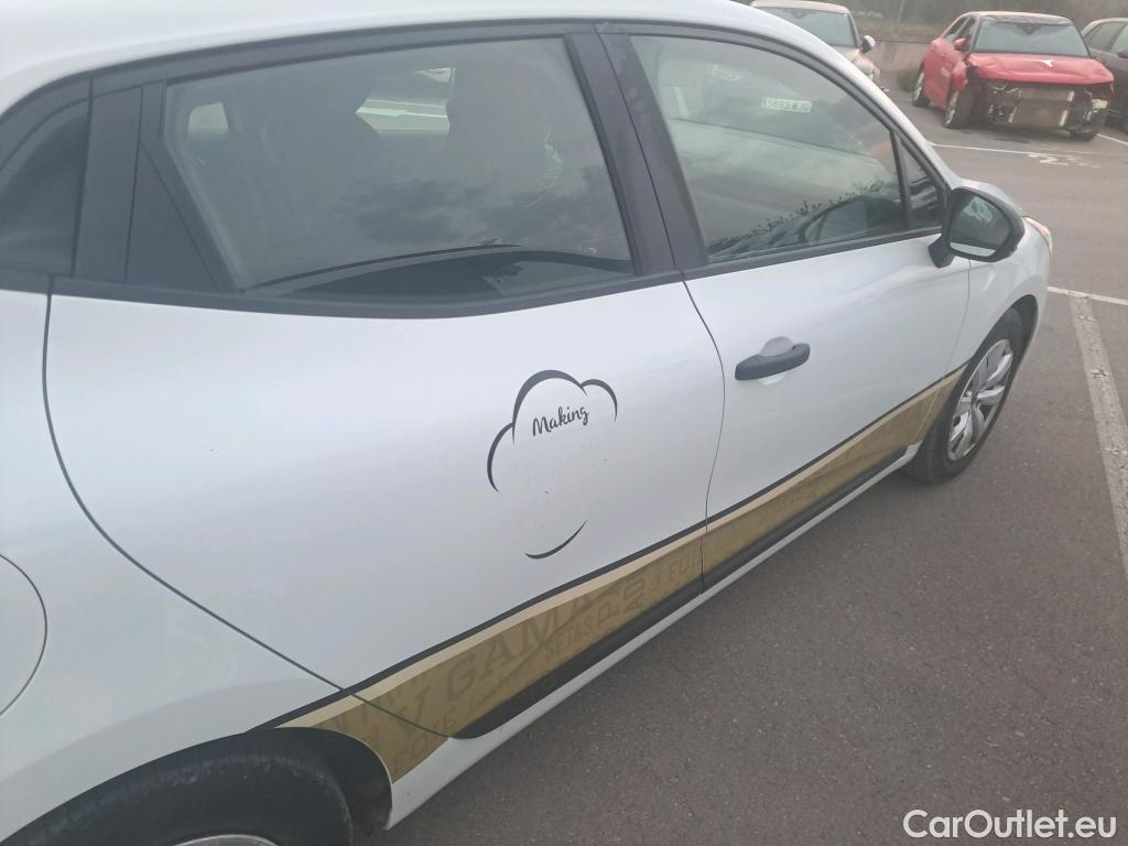  Renault  Clio RENAULT  / 2019 / 5P / berlina con portón Business Blue dCi 63 kW (85CV) (ACB) #3