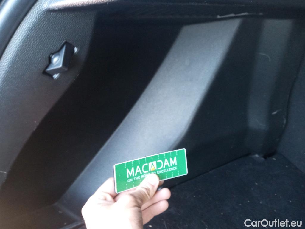  Peugeot  2008 PEUGEOT  / 2019 / 5P / todoterreno Allure Pack Puretech 130 S&S EAT8 (AC2) #10