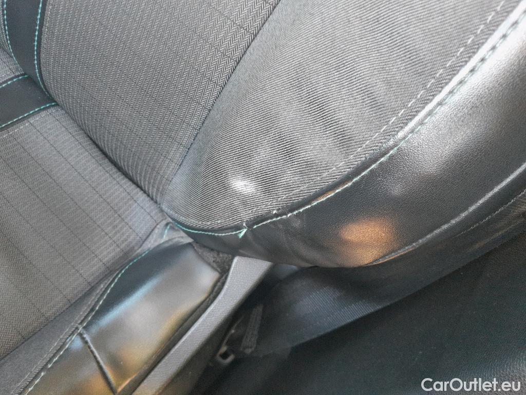  Peugeot  2008 PEUGEOT  / 2019 / 5P / todoterreno Allure Pack BlueHDI 81kW (110CV) #3