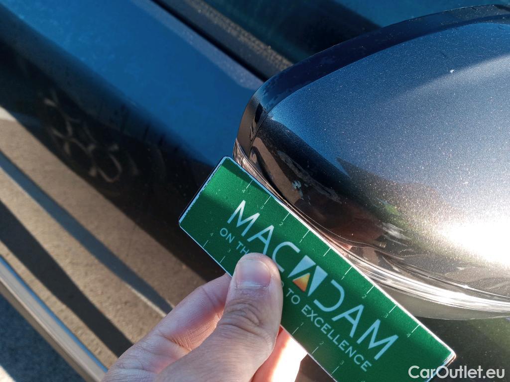  Peugeot  2008 PEUGEOT  / 2019 / 5P / todoterreno Allure Pack Puretech 130 S&S EAT8 (AC2) #28