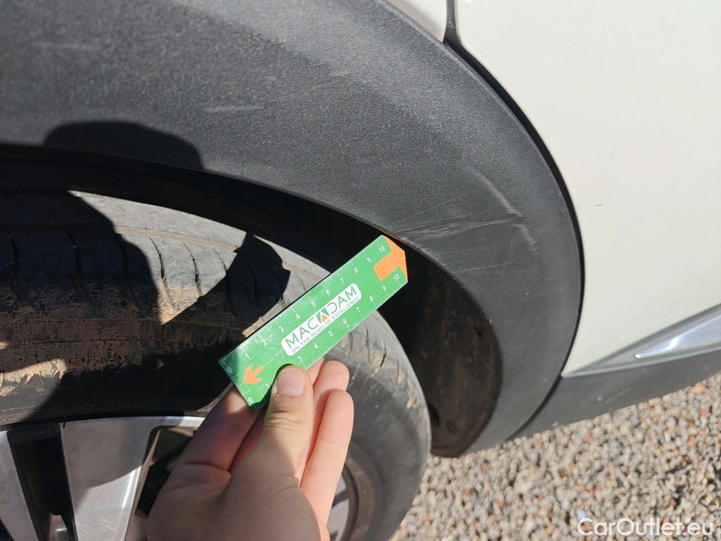  Peugeot  3008 PEUGEOT  / 2016 / 5P / todoterreno Allure BlueHDi 96kW (130CV) S&S EAT8 #54