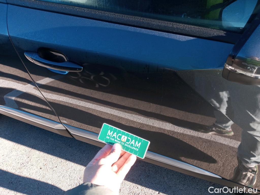  Peugeot  2008 PEUGEOT  / 2019 / 5P / todoterreno Allure Pack Puretech 130 S&S EAT8 (AC2) #26