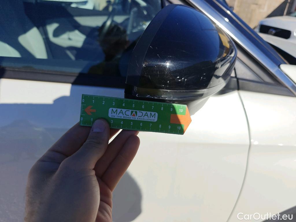  Peugeot  3008 PEUGEOT  / 2016 / 5P / todoterreno Allure BlueHDi 96kW (130CV) S&S EAT8 #29