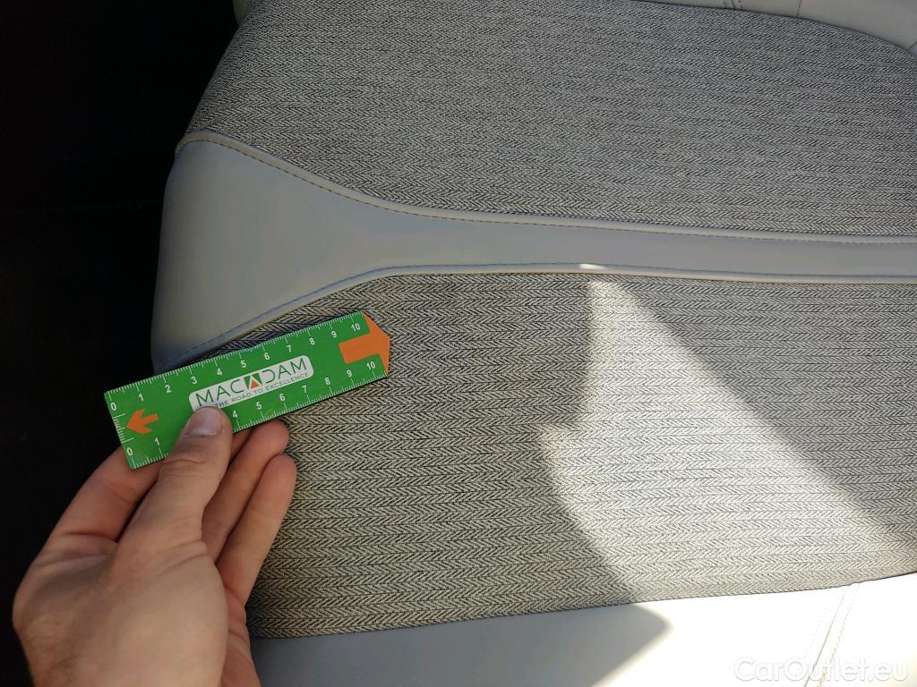  Peugeot  3008 PEUGEOT  / 2016 / 5P / todoterreno Allure BlueHDi 96kW (130CV) S&S EAT8 #35