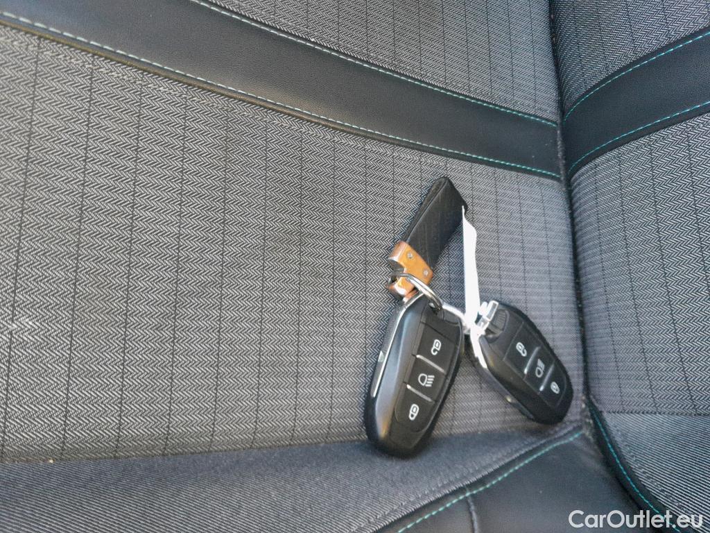  Peugeot  2008 PEUGEOT  / 2019 / 5P / todoterreno Allure Pack BlueHDI 81kW (110CV) #30