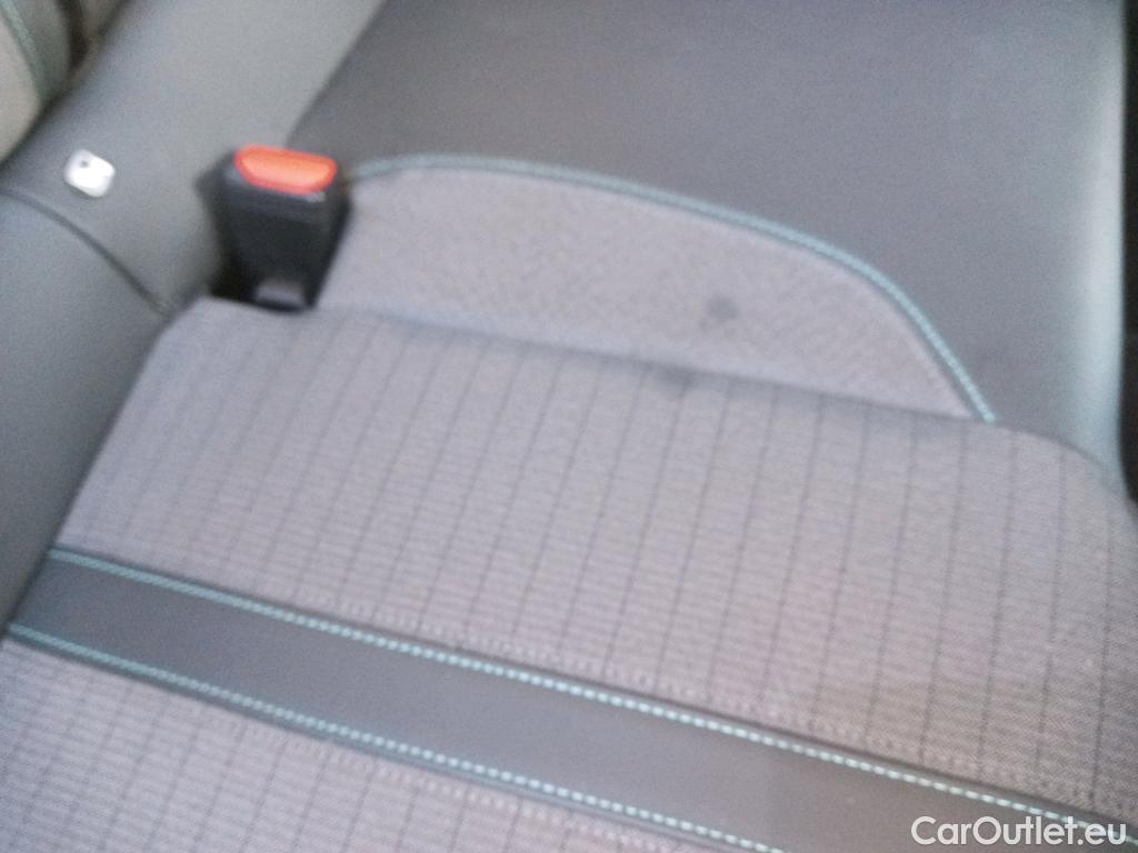  Peugeot  2008 PEUGEOT  / 2019 / 5P / todoterreno Allure Pack Puretech 130 S&S EAT8 (AC2) #47