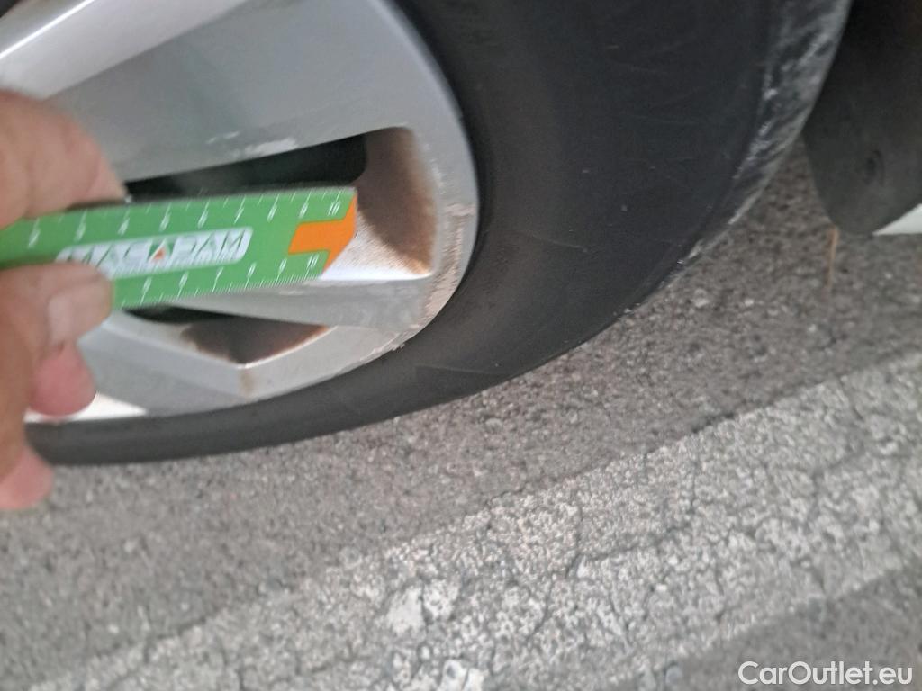  Renault  Clio RENAULT  / 2019 / 5P / berlina con portón Business Blue dCi 63 kW (85CV) (ACB) #18