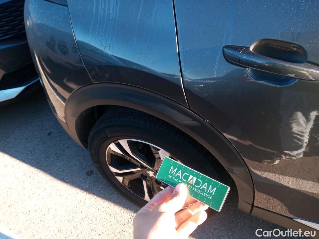  Peugeot  2008 PEUGEOT  / 2019 / 5P / todoterreno Allure Pack Puretech 130 S&S EAT8 (AC2) #40