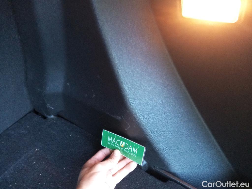  Peugeot  2008 PEUGEOT  / 2019 / 5P / todoterreno Allure Pack Puretech 130 S&S EAT8 (AC2) #14