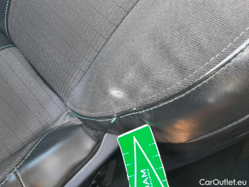  Peugeot  2008 PEUGEOT  / 2019 / 5P / todoterreno Allure Pack BlueHDI 81kW (110CV) #4