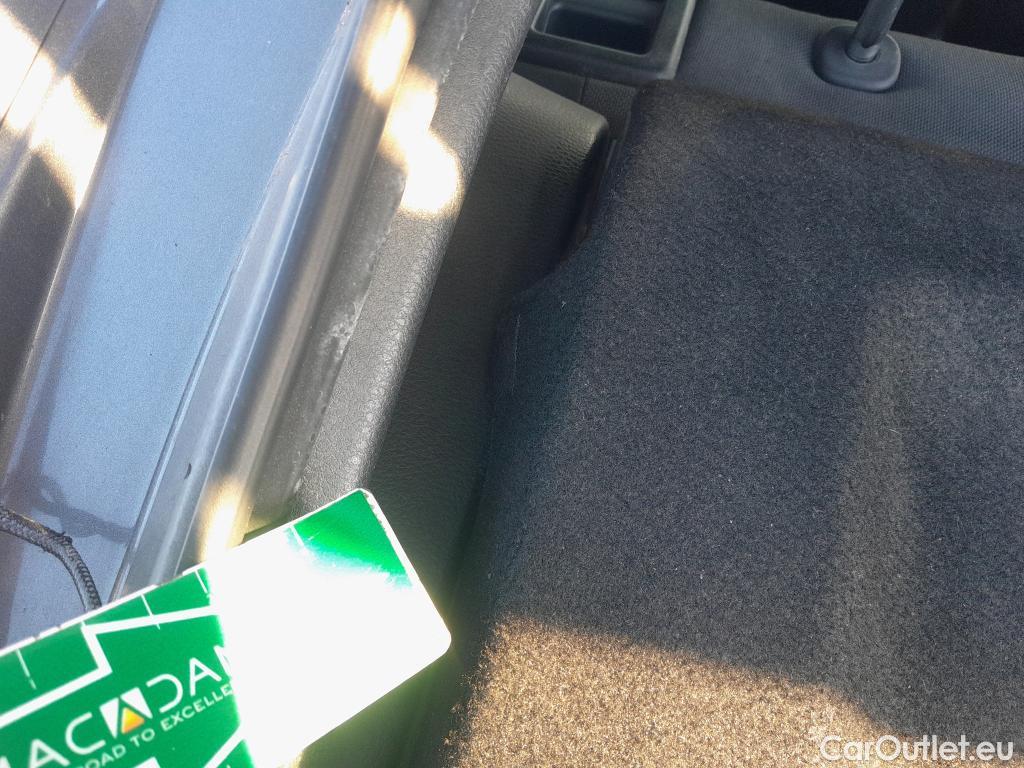  Toyota  C-HR TOYOTA  / 2019 / 5P / todoterreno 1.8 125H Advance #3