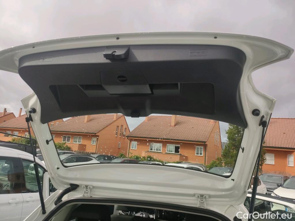  Volkswagen  Polo VOLKSWAGEN  / 2017 / 5P / berlina con portón Advance 1.0 TSI 70kW (95CV) #13