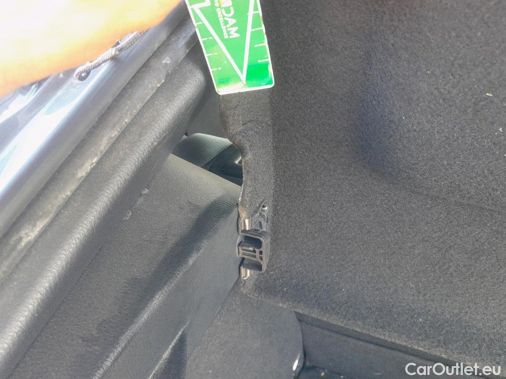  Toyota  C-HR TOYOTA  / 2019 / 5P / todoterreno 1.8 125H Advance #2