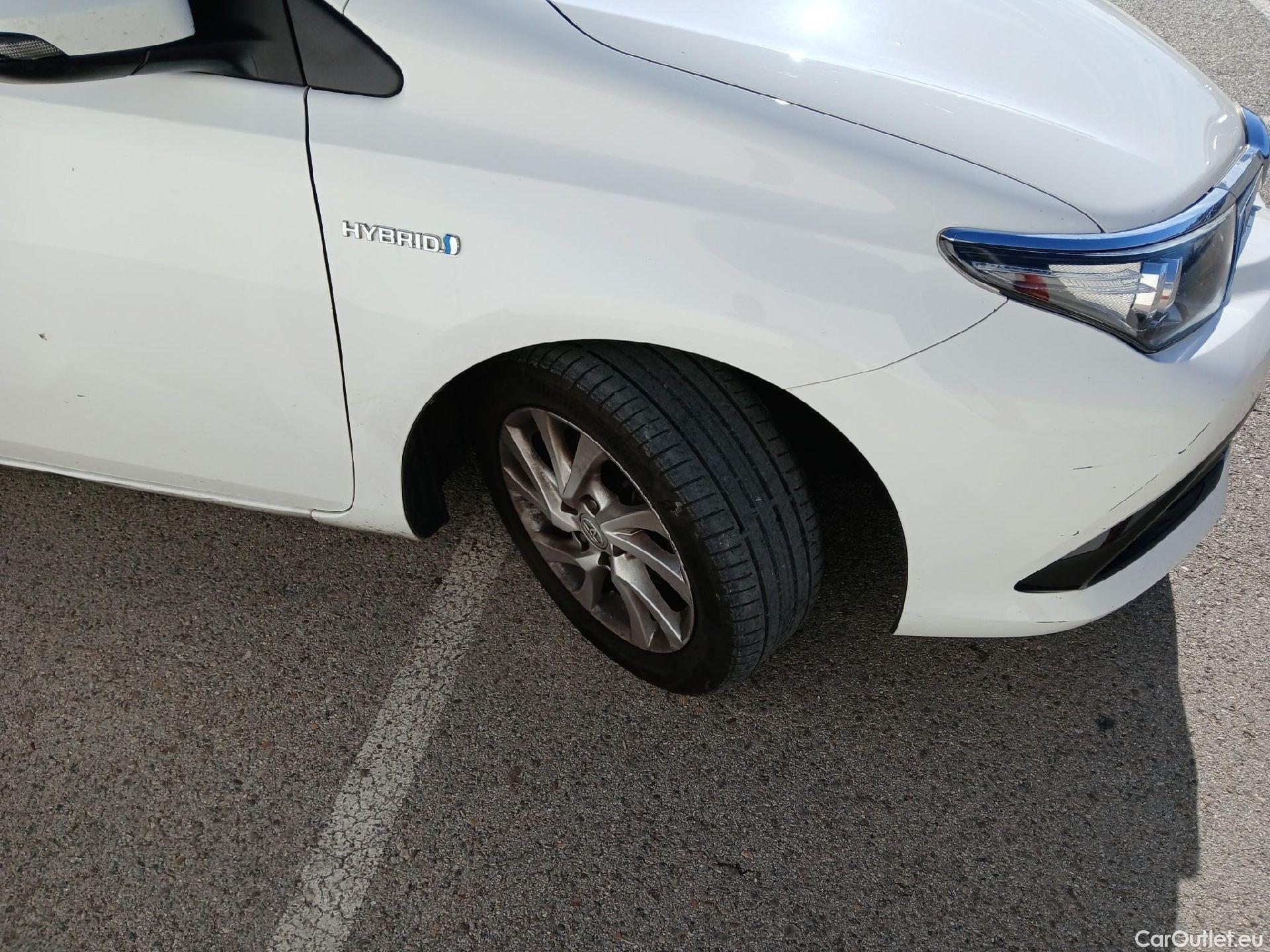  Toyota  Auris TOYOTA  5p 2G berlina con portón 1.8 140H Hybrid Active #8