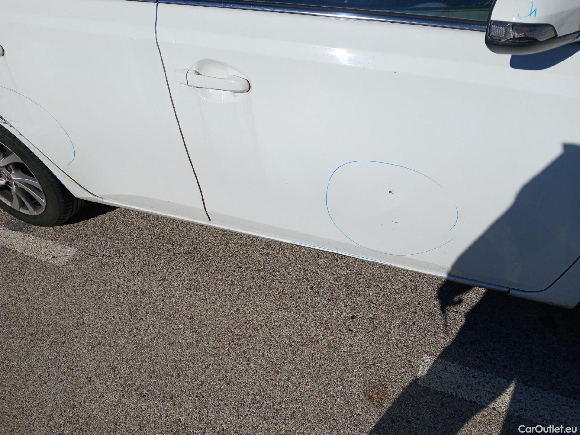  Toyota  Auris TOYOTA  5p 2G berlina con portón 1.8 140H Hybrid Active #33