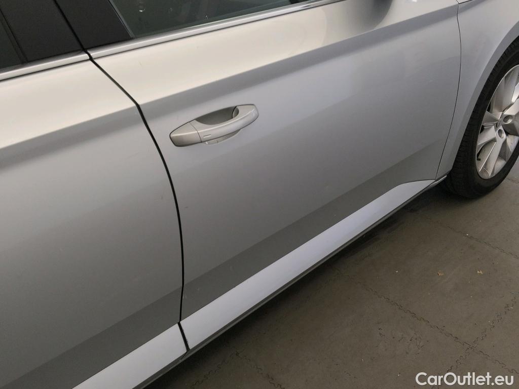  Skoda  Superb SKODA  / 2019 / 5P / berlina con portón 2.0 TDI 110kW (150CV) DSG Ambition #11