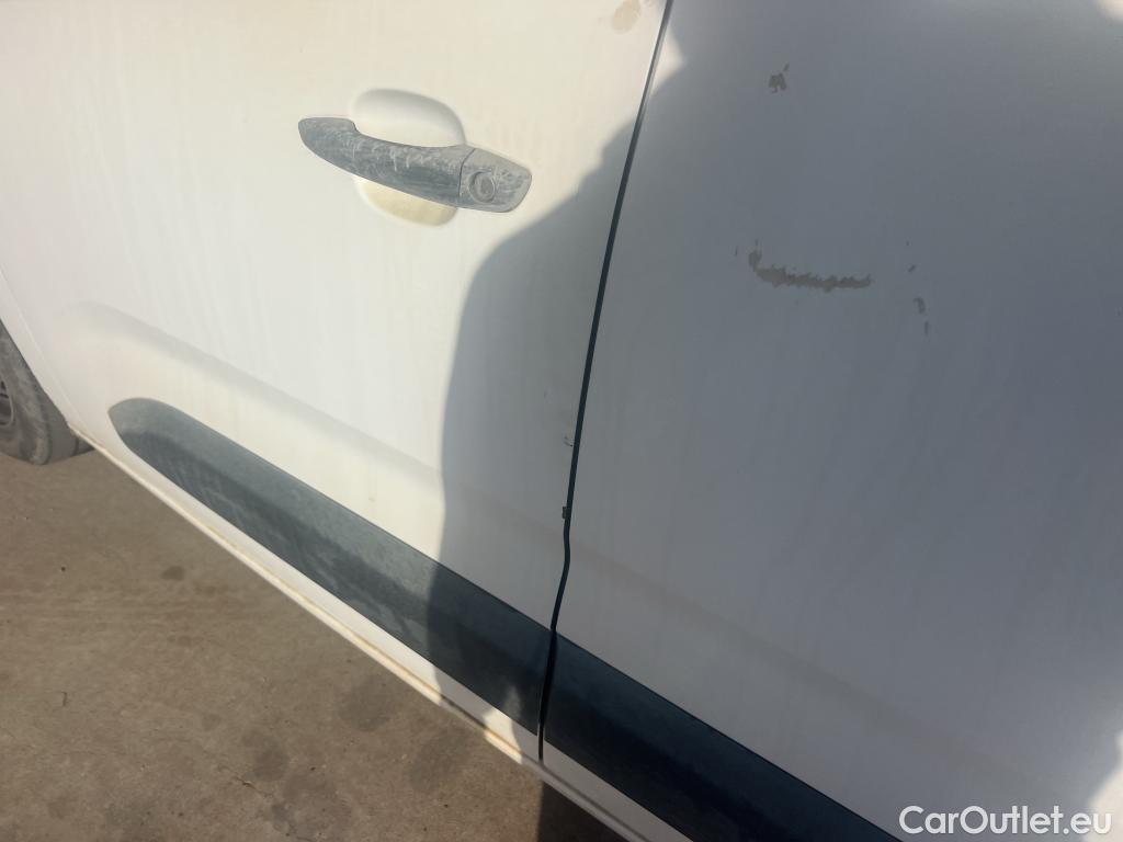  Citroen  Berlingo CITROEN  / 2018 / 4P / combi Talla M BlueHDi 100 LIVE (AC) #3