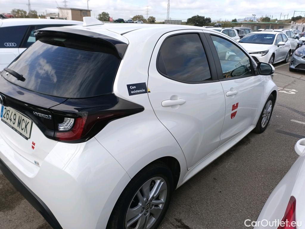  Toyota  Yaris TOYOTA  / 2020 / 5P / berlina con portón 1.5 120H Business Plus #4