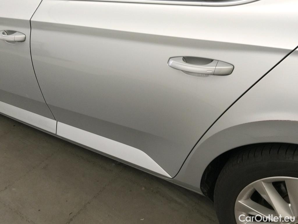  Skoda  Superb SKODA  / 2019 / 5P / berlina con portón 2.0 TDI 110kW (150CV) DSG Ambition #21