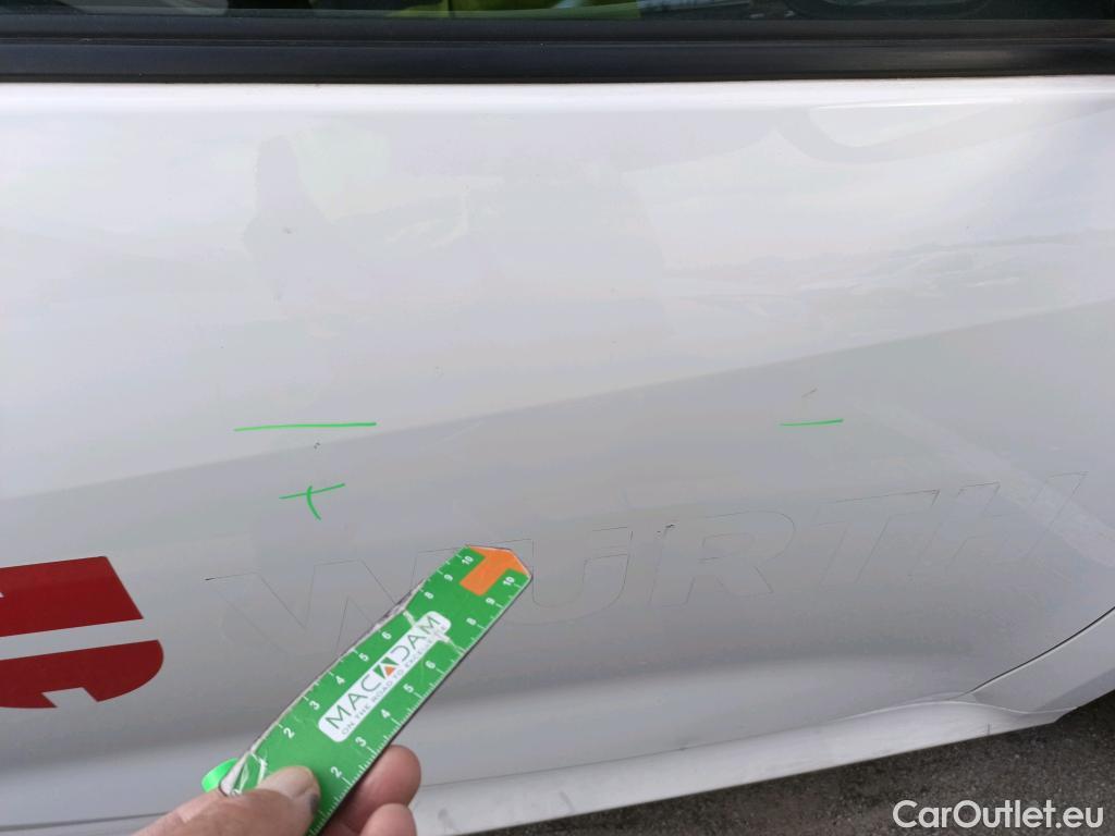  Toyota  Yaris TOYOTA  / 2020 / 5P / berlina con portón 1.5 120H Business Plus #15