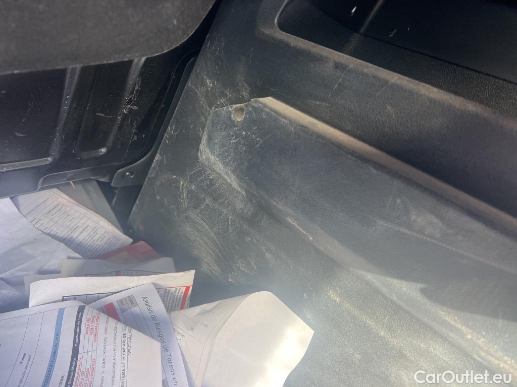  Citroen  Berlingo CITROEN  / 2018 / 4P / combi Talla M BlueHDi 100 LIVE (AC) #13