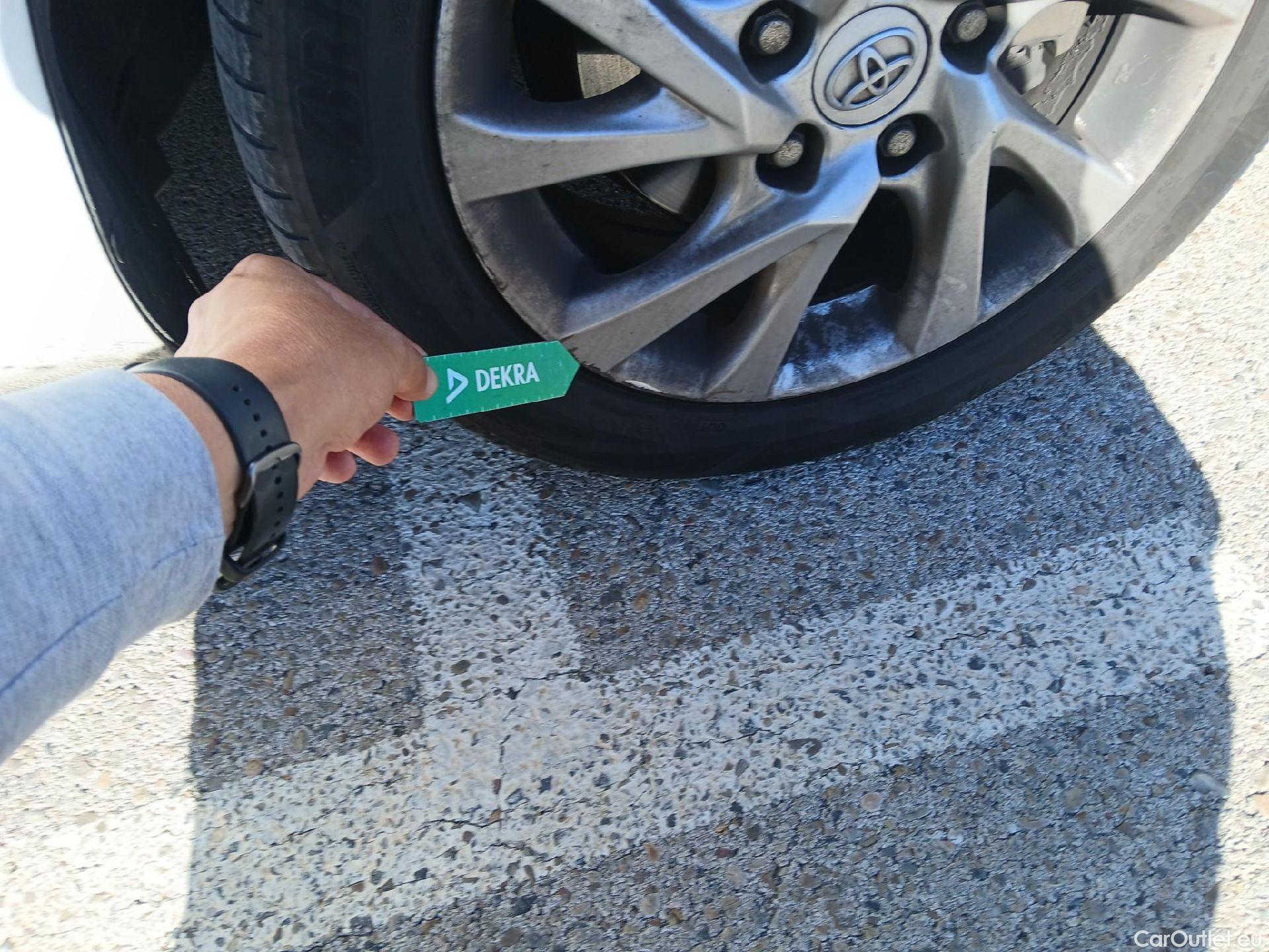  Toyota  Auris TOYOTA  5p 2G berlina con portón 1.8 140H Hybrid Active #12