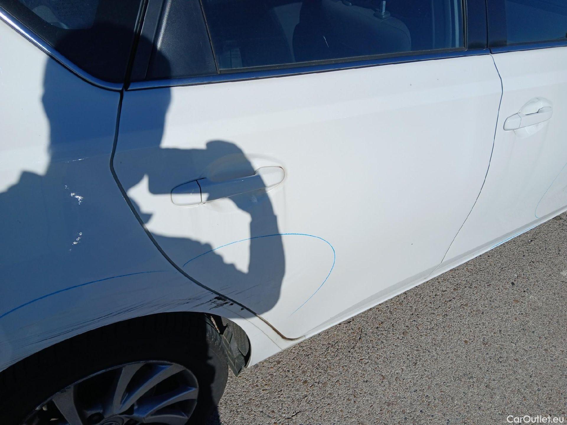  Toyota  Auris TOYOTA  5p 2G berlina con portón 1.8 140H Hybrid Active #29